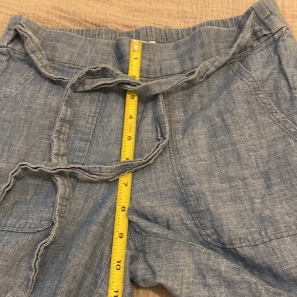 J. Crew blue cotton crop pants in very good condition. Size 2 - Picture 5 of 9
